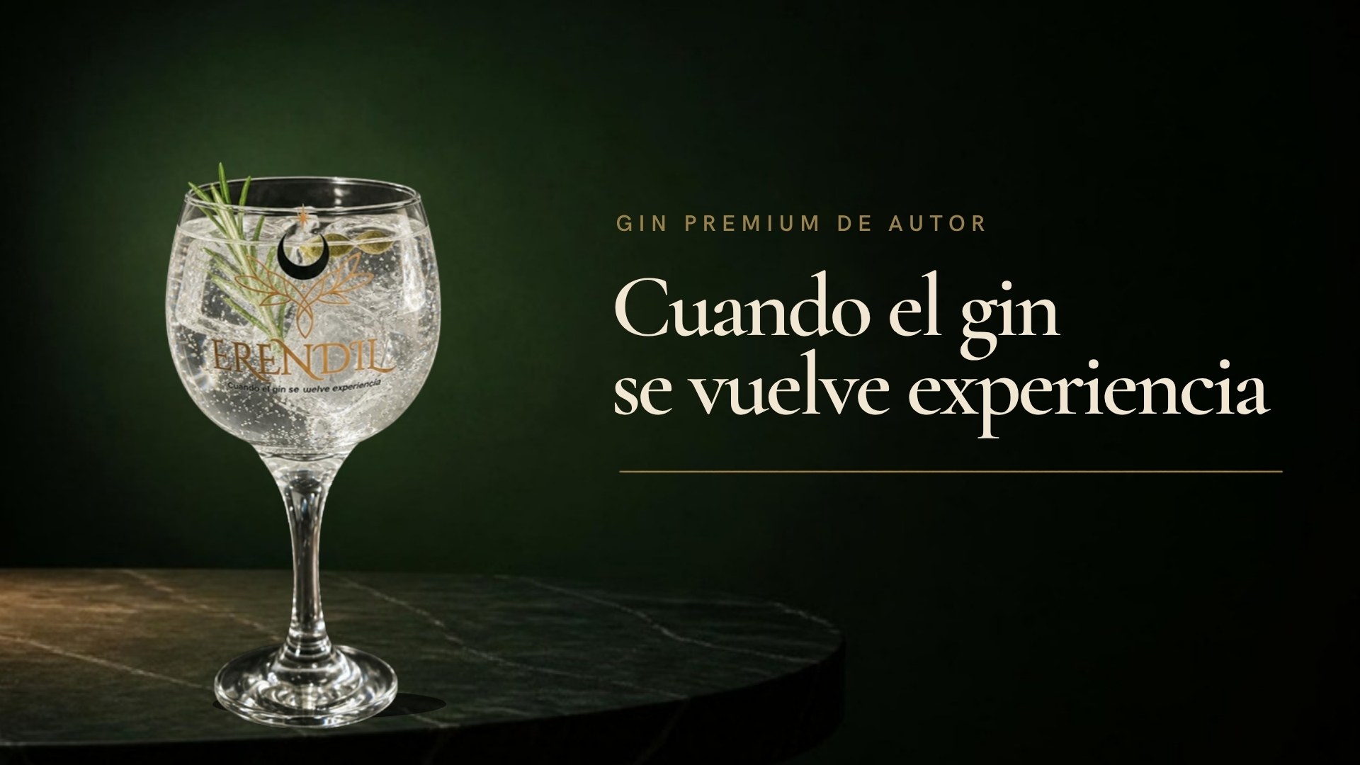 Erendil gin premium de autor: copa de gin tonic con romero y cardamomo